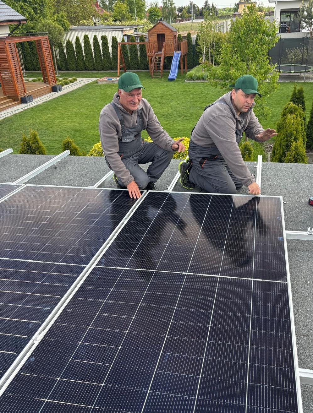 Craftspeople without Borders / Rzemieślnicy bez Granic Andrzej Trafas: roofing training for Moldovan vocational school teachers Stefan Porumb and Igor Argint
