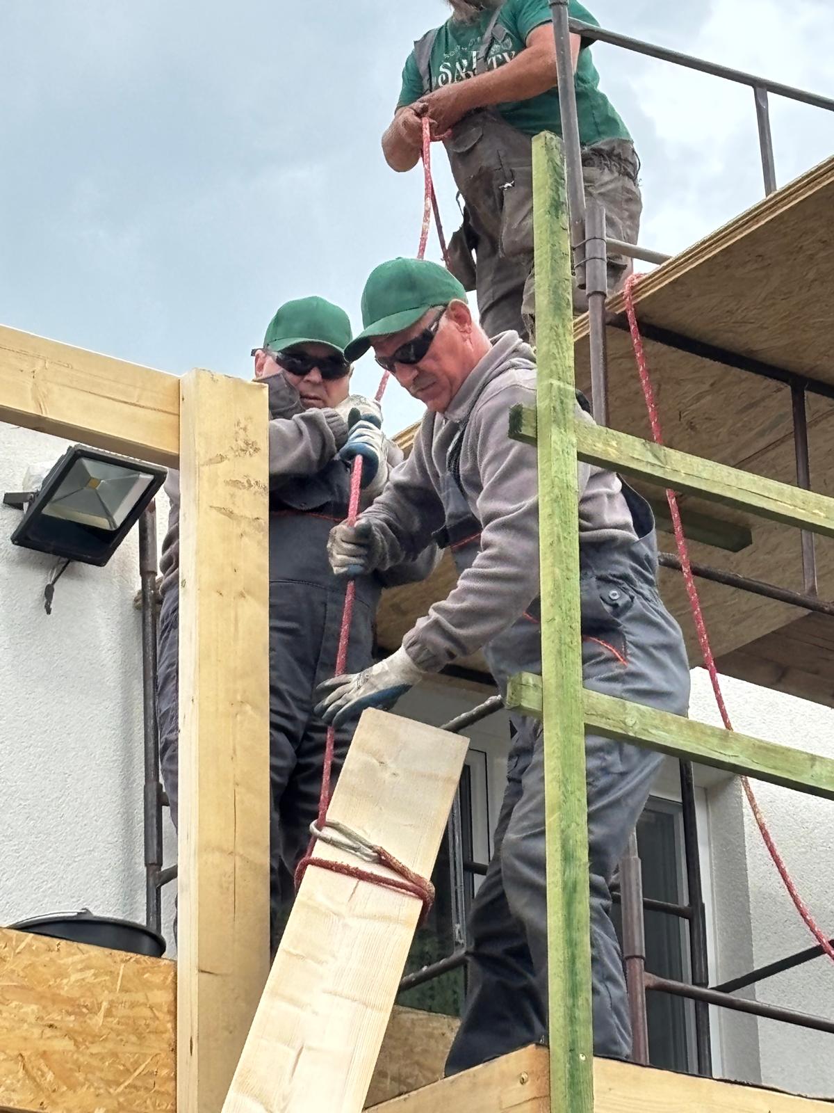 Craftspeople without Borders / Rzemieślnicy bez Granic Andrzej Trafas: roofing training for Moldovan vocational school teachers Stefan Porumb and Igor Argint