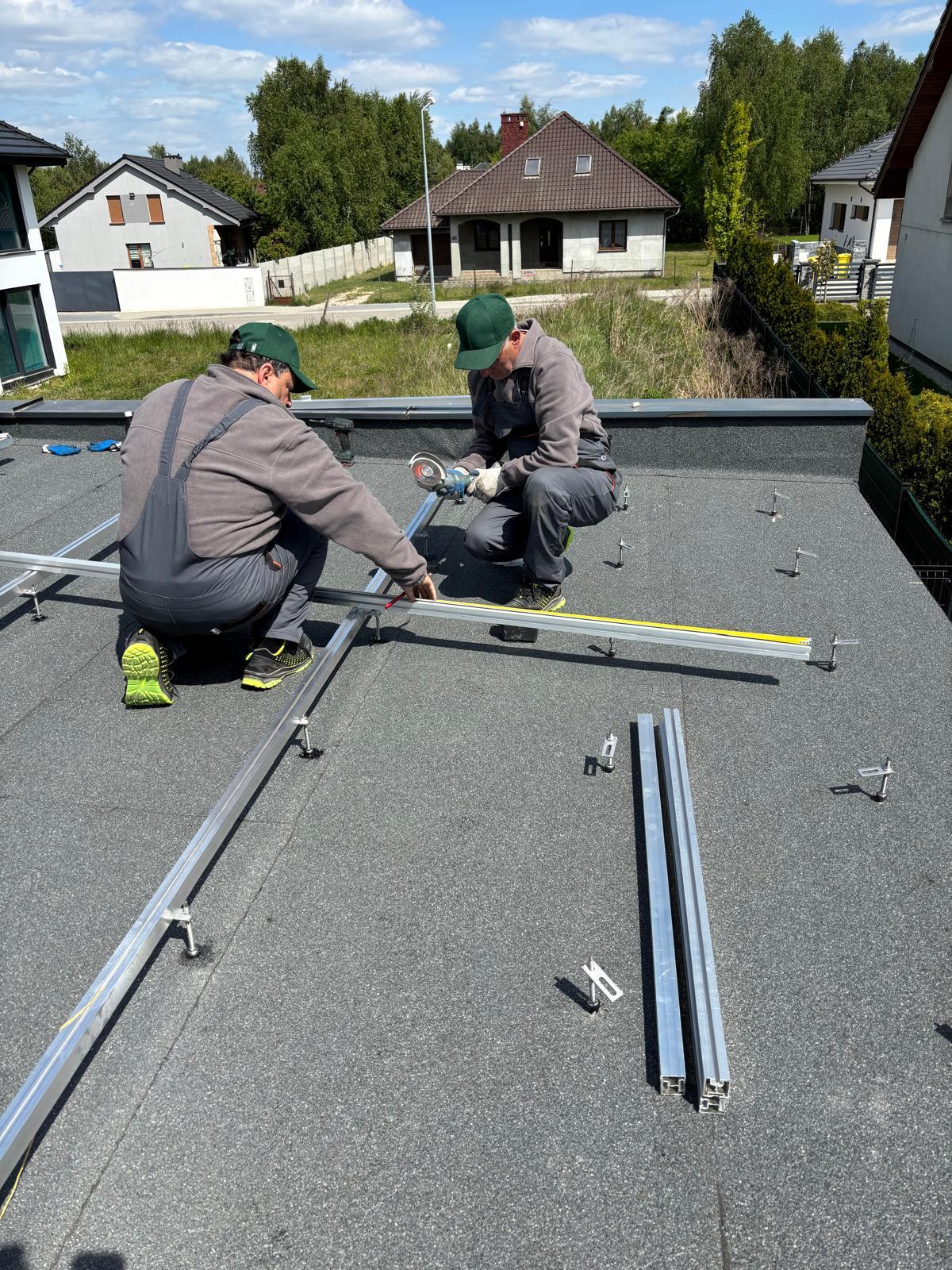 Craftspeople without Borders / Rzemieślnicy bez Granic Andrzej Trafas: roofing training for Moldovan vocational school teachers Stefan Porumb and Igor Argint
