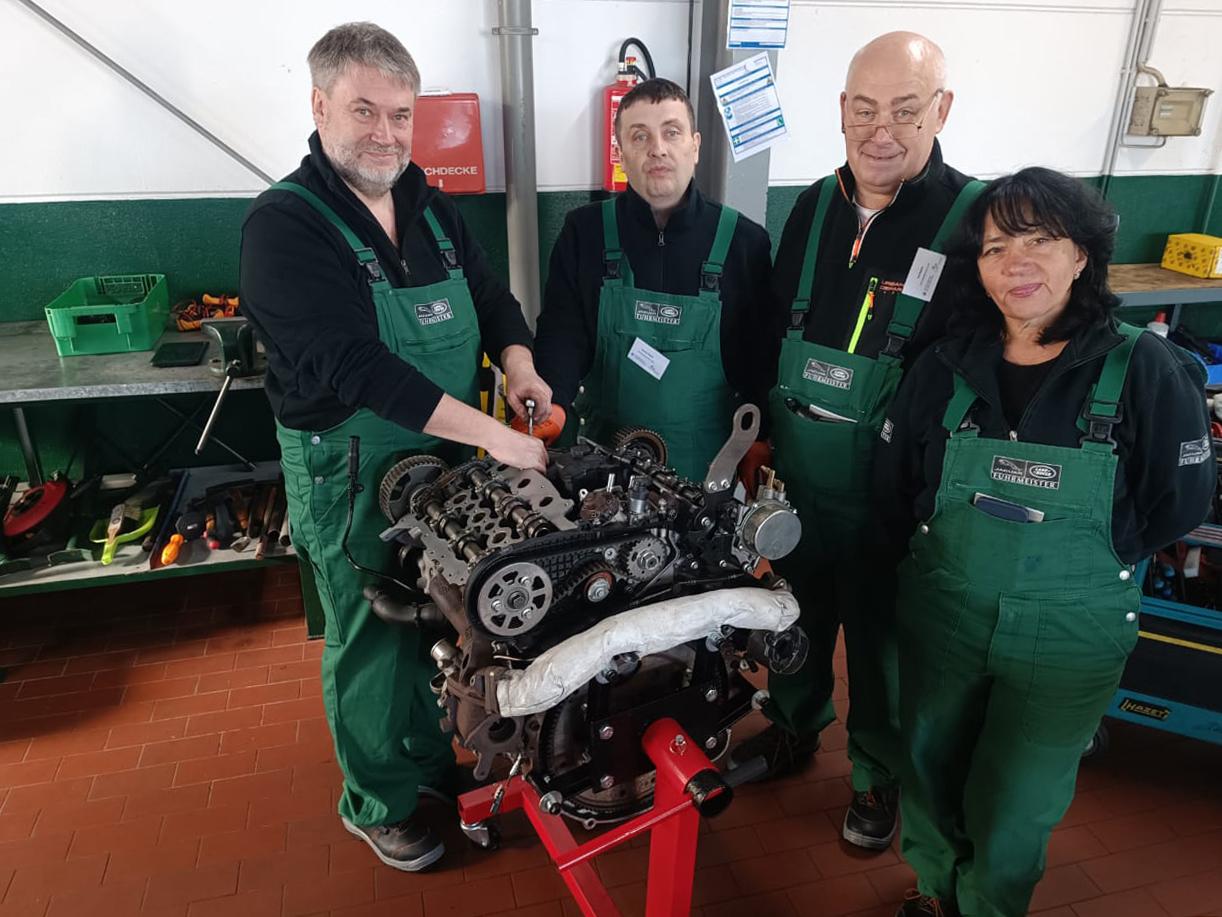 Craftspeople without Borders / Automotive: Mohamed Benamar trains Ukrainian vocational teachers in Mainz, Germany